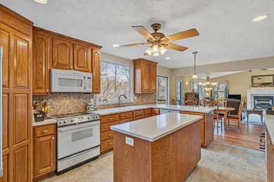 Welcome to your Smith Mountain Lake retreat! Tucked away in a - photo 16