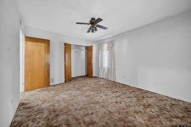 Discover the perfect blend of comfort and space in this - photo 17