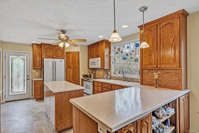 Welcome to your Smith Mountain Lake retreat! Tucked away in a - photo 17