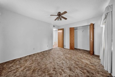 Discover the perfect blend of comfort and space in this - photo 20