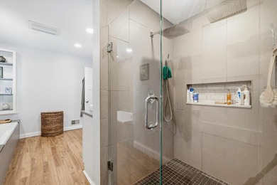 Move right into this beautifully updated 4-bedroom, 2.5-bath - photo 21