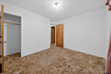 Discover the perfect blend of comfort and space in this - photo 21