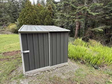END OF ROAD PRIVACY!! Charming 3 bedroom 1 1/2 bath home located - photo 21
