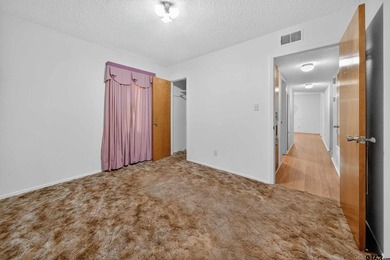 Discover the perfect blend of comfort and space in this - photo 23