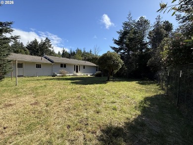 END OF ROAD PRIVACY!! Charming 3 bedroom 1 1/2 bath home located - photo 23