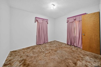 Discover the perfect blend of comfort and space in this - photo 24