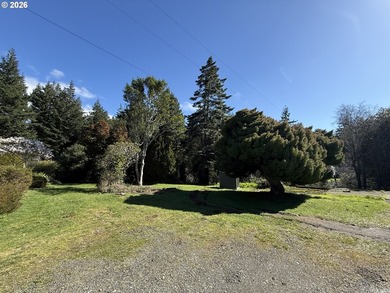 END OF ROAD PRIVACY!! Charming 3 bedroom 1 1/2 bath home located - photo 25