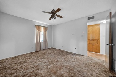 Discover the perfect blend of comfort and space in this - photo 26