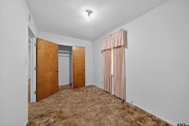 Discover the perfect blend of comfort and space in this - photo 28