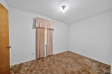 Discover the perfect blend of comfort and space in this - photo 29