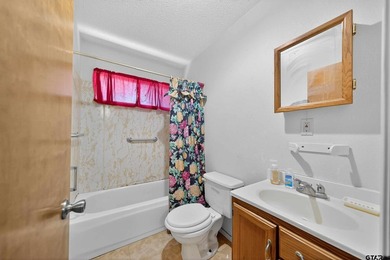 Discover the perfect blend of comfort and space in this - photo 31