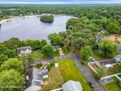 Welcome to this move-in ready waterfront retreat in the - photo 38