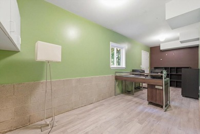 Move right into this beautifully updated 4-bedroom, 2.5-bath - photo 40