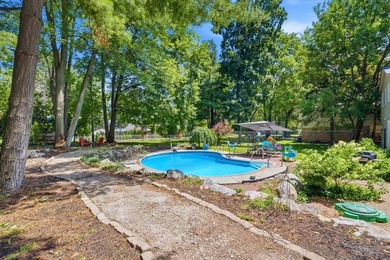 Move right into this beautifully updated 4-bedroom, 2.5-bath - photo 41