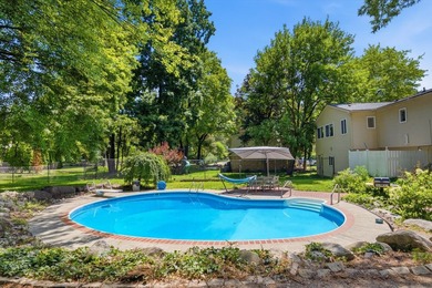 Move right into this beautifully updated 4-bedroom, 2.5-bath - photo 42