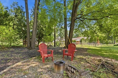 Move right into this beautifully updated 4-bedroom, 2.5-bath - photo 44