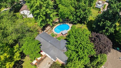 Move right into this beautifully updated 4-bedroom, 2.5-bath - photo 50