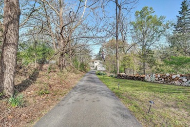 Welcome to your Smith Mountain Lake retreat! Tucked away in a - photo 52