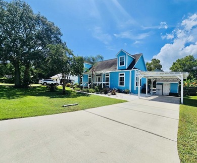 Perfect island location! Walking distance to the beach - photo 3