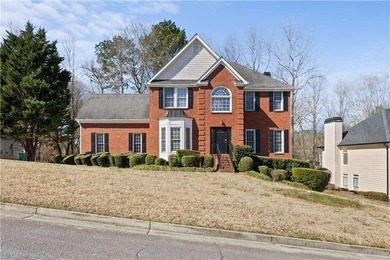 Elegant and spacious 5-bedroom, 2.5-bath residence located in a - photo 1