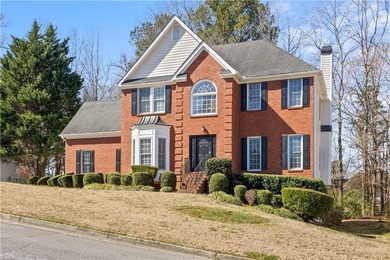Elegant and spacious 5-bedroom, 2.5-bath residence located in a - photo 2