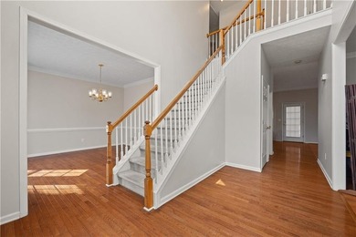 Elegant and spacious 5-bedroom, 2.5-bath residence located in a - photo 4