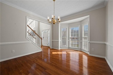 Elegant and spacious 5-bedroom, 2.5-bath residence located in a - photo 5