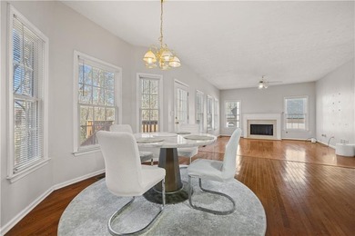 Elegant and spacious 5-bedroom, 2.5-bath residence located in a - photo 8