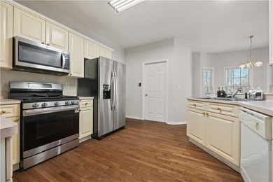 Elegant and spacious 5-bedroom, 2.5-bath residence located in a - photo 10