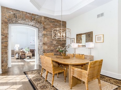 Custom Havlicek residence in Crane Road Estates. Set on a 1 - photo 15