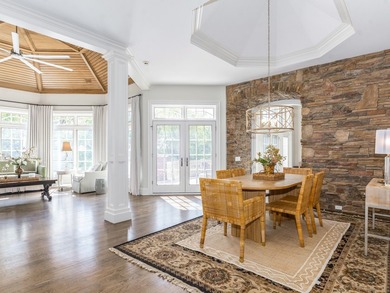 Custom Havlicek residence in Crane Road Estates. Set on a 1 - photo 17