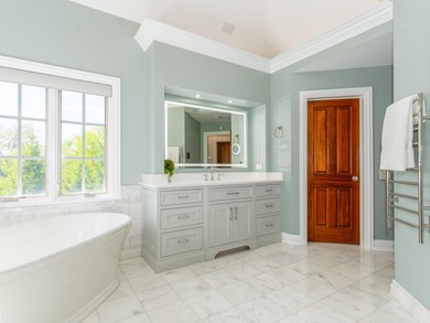 Custom Havlicek residence in Crane Road Estates. Set on a 1 - photo 22