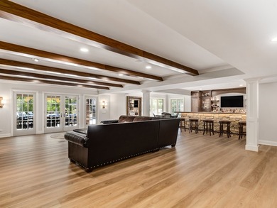 Custom Havlicek residence in Crane Road Estates. Set on a 1 - photo 25