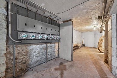 JUST LISTED! 6-UNIT MULTI-FAMILY BUILDING | 12 BEDROOMS, 6 - photo 26