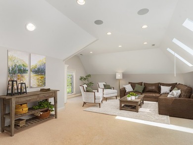 Custom Havlicek residence in Crane Road Estates. Set on a 1 - photo 41