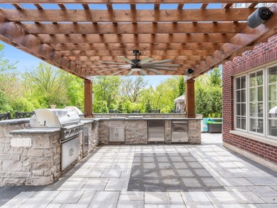 Custom Havlicek residence in Crane Road Estates. Set on a 1 - photo 44