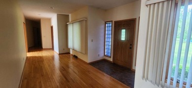 Beautiful 3-bedroom home featuring 2 ensuite bathrooms and a - photo 11