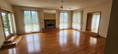 Beautiful 3-bedroom home featuring 2 ensuite bathrooms and a - photo 12