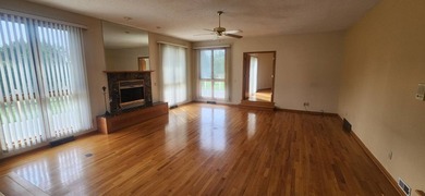 Beautiful 3-bedroom home featuring 2 ensuite bathrooms and a - photo 13