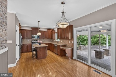 Beautifully maintained 4-Bedroom home on close to a half acre - photo 16
