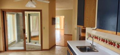 Beautiful 3-bedroom home featuring 2 ensuite bathrooms and a - photo 17