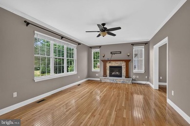 Beautifully maintained 4-Bedroom home on close to a half acre - photo 20