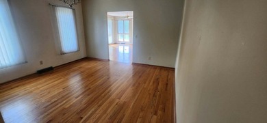 Beautiful 3-bedroom home featuring 2 ensuite bathrooms and a - photo 23