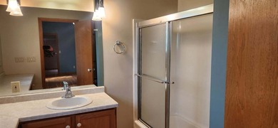 Beautiful 3-bedroom home featuring 2 ensuite bathrooms and a - photo 25