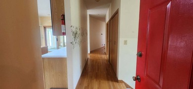 Beautiful 3-bedroom home featuring 2 ensuite bathrooms and a - photo 27