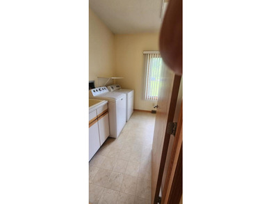 Beautiful 3-bedroom home featuring 2 ensuite bathrooms and a - photo 28