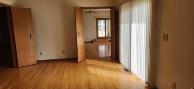 Beautiful 3-bedroom home featuring 2 ensuite bathrooms and a - photo 29