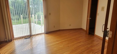 Beautiful 3-bedroom home featuring 2 ensuite bathrooms and a - photo 30
