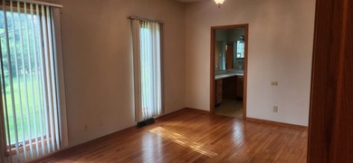 Beautiful 3-bedroom home featuring 2 ensuite bathrooms and a - photo 33