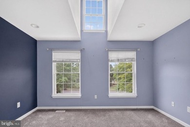 Beautifully maintained 4-Bedroom home on close to a half acre - photo 36